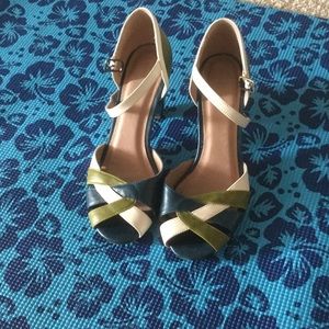 Nine West sz 8 -2" heels